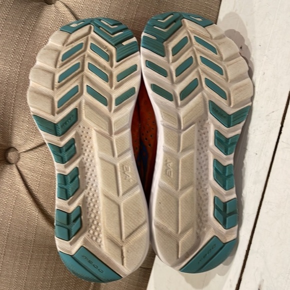 Saucony Kinvara 8 - Women’s Size 7.5 Orange Yellow Athletic Running Shoes 61464 - Picture 10 of 12